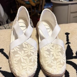 Crochet brand flat, espadrille style, size 7